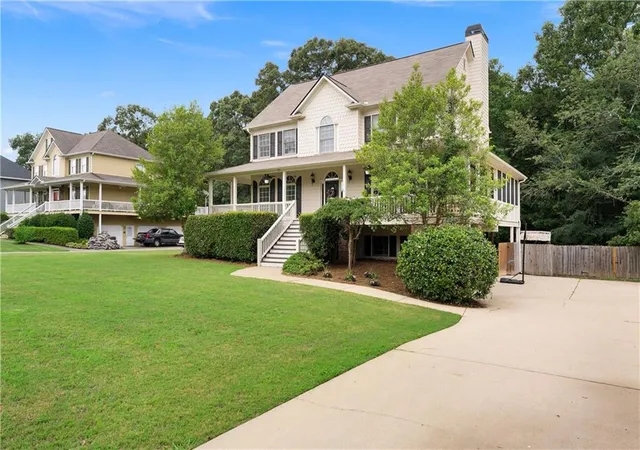 Photo 3 of Single family home for sale at 17 Lowry Way, Euharlee, GA 30145 | MLS# 7791854 | Listing updated on 2026-08-27