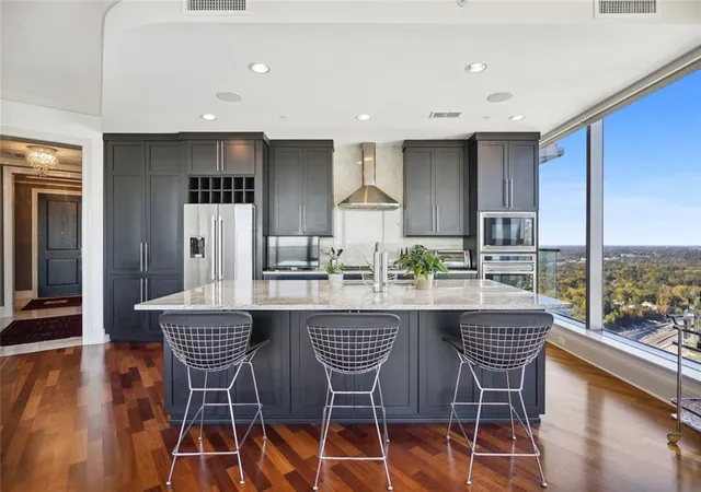 3rd image of 3344 Peachtree Rd Ne #3204, Atlanta, GA 30326 | MLS# 7744894