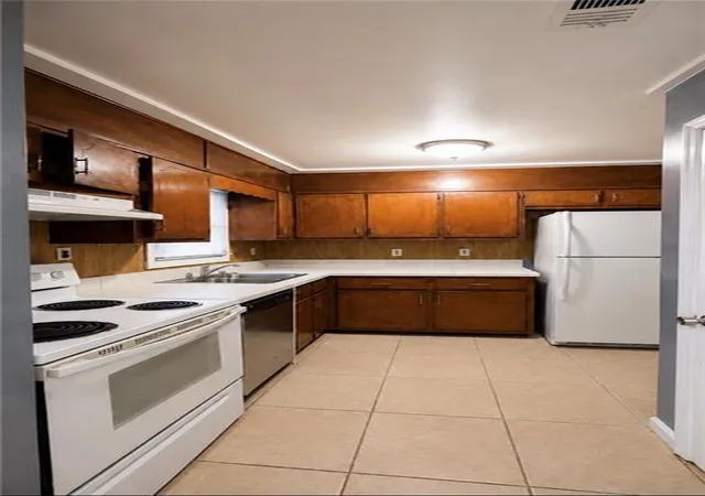 Photo 3 of Sale Pending at 5292 Stonebush Ter, Stone Mountain, GA 30083 | MLS# 7780975 | Listing updated on 2026-09-03