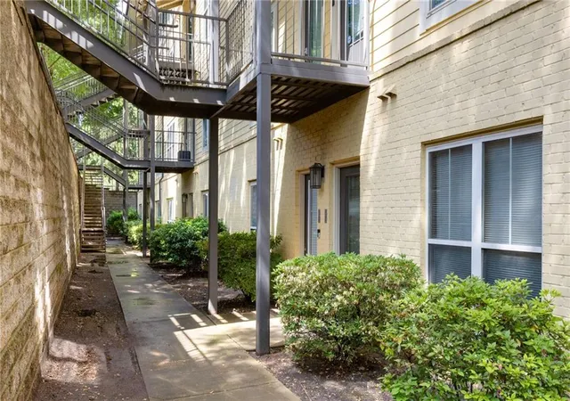 4th image of 1195 Milton Ter Se, Atlanta, GA 30315