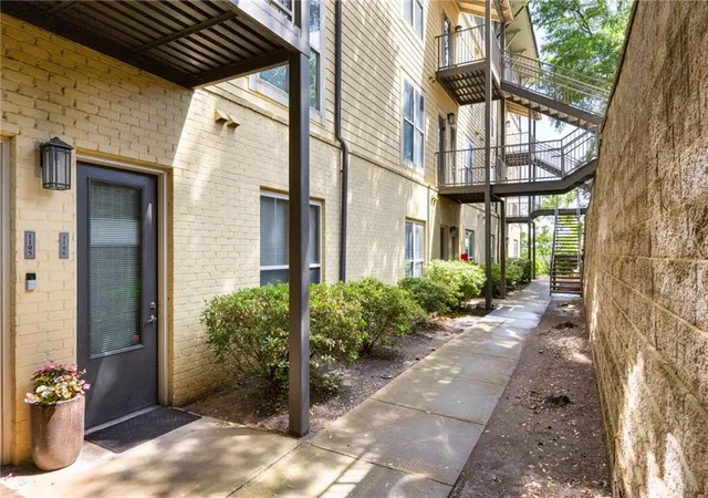 5th image of 1195 Milton Ter Se, Atlanta, GA 30315