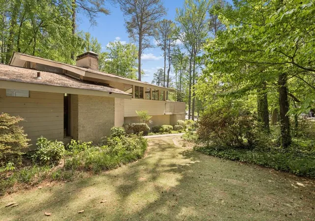 Photo 2 of Single family home for sale at 2001 Castleway Ln NE, Atlanta, GA 30345 | MLS# 7759347 | Listing updated on 2026-07-08