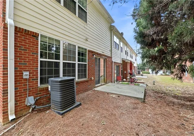 24th image of 1006 Ivydale Cir, Lawrenceville, GA 30045 | MLS# 7799582