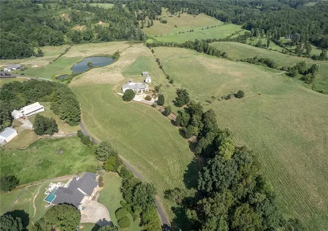 Photo 3 of Sale Pending at 405 Thrasher Ln, Jasper, GA 30143 | MLS# 7577184 | Listing updated on 2026-03-19