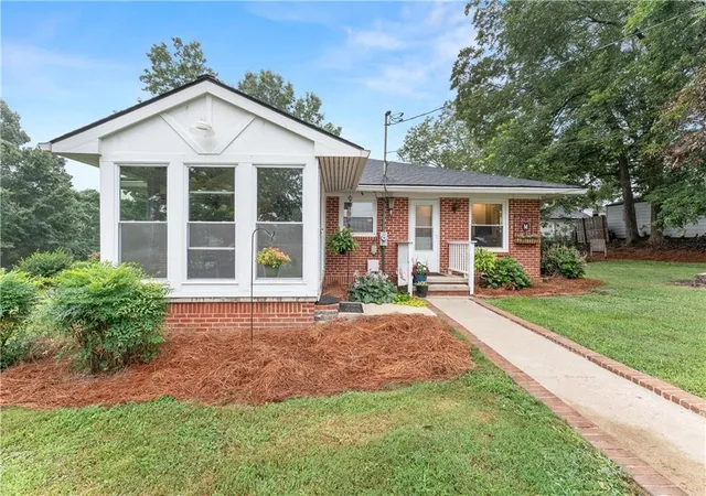 1st image of 5907 Main St, Lula, GA 30554 | MLS# 7806136