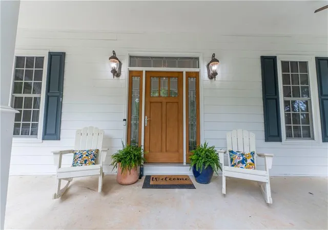 Photo 3 of Sale Pending at 4655 Hamptons Dr, Alpharetta, GA 30004 | MLS# 7809701 | Listing updated on 2026-10-06
