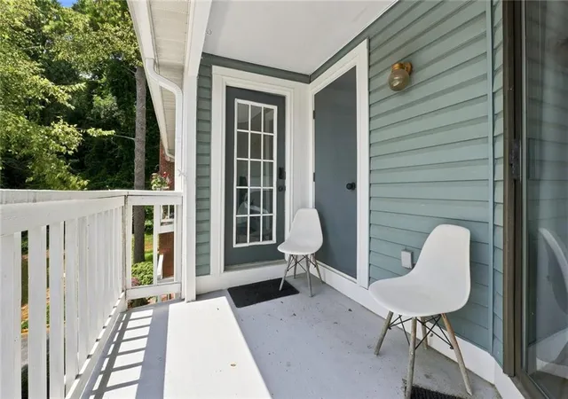 Listing Photo 2 - Condo for sale in building located at 1362 Kys Lake Dr NE, Brookhaven, GA 30319 - Unit #