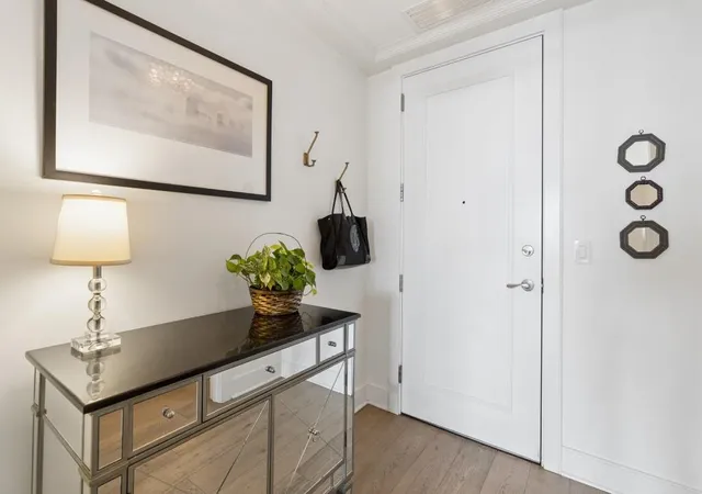 Listing Photo 3 - Condo for sale in building located at 3630 Peachtree Rd, Atlanta, GA 30326 - Unit #3002