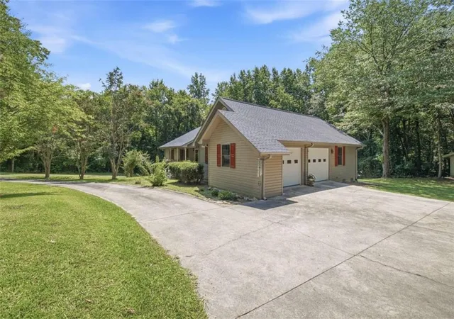 Photo 3 of Single family home for sale at 2600 Level Grv Rd, Cornelia, GA 30531 | MLS# 7823344 | Listing updated on 2026-10-09