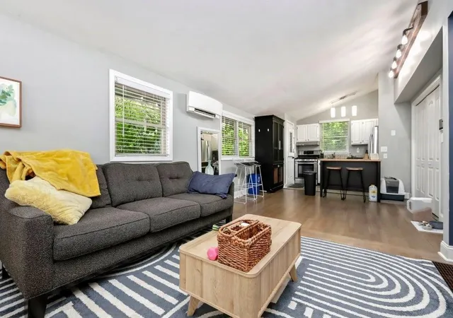 5th image of 677 Holmes St Nw, Atlanta, GA 30318 | MLS# 7690724