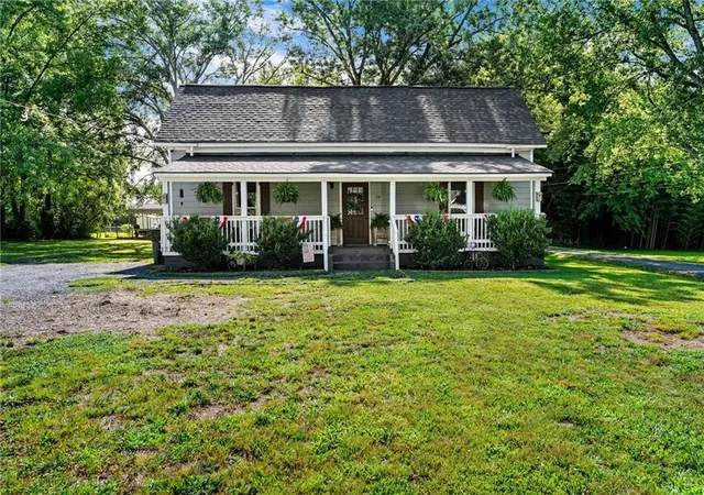 Homes for sale in White, GA | 28 School St Ne, White, GA 30184 | MLS# 7797862