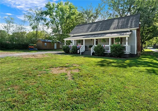 Homes for sale in White, GA | 28 School St Ne, White, GA 30184 | MLS# 7797862