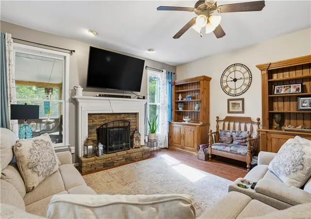 2nd image of 12 Laurel Wy Ne, White, GA 30184 | MLS# 7769849