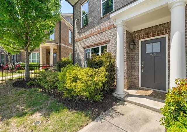 3rd image of 910 Westmoreland Cir Nw, Atlanta, GA 30318 | MLS# 7752514