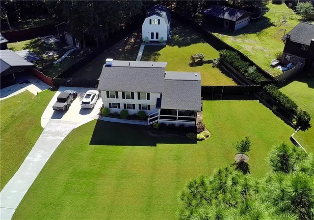 2nd image of 880 The Cir, Lawrenceville, GA 30043 | MLS# 7800279