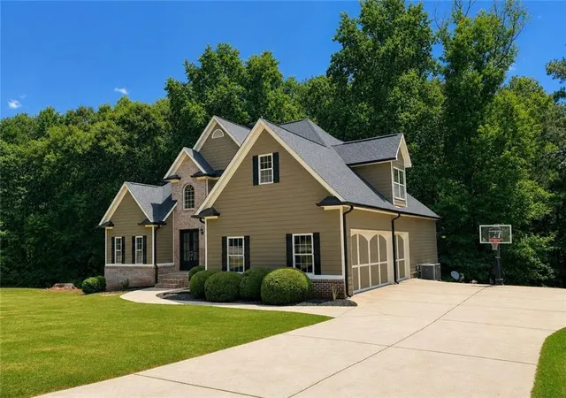 Photo 2 of Sale Pending at 623 Henning Dr, Winder, GA 30680 | MLS# 7799332 | Listing updated on 2026-09-01