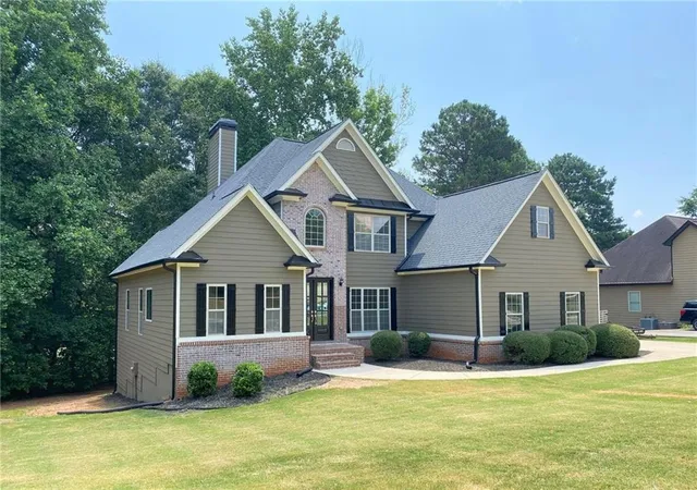 Photo 3 of Sale Pending at 623 Henning Dr, Winder, GA 30680 | MLS# 7799332 | Listing updated on 2026-09-01
