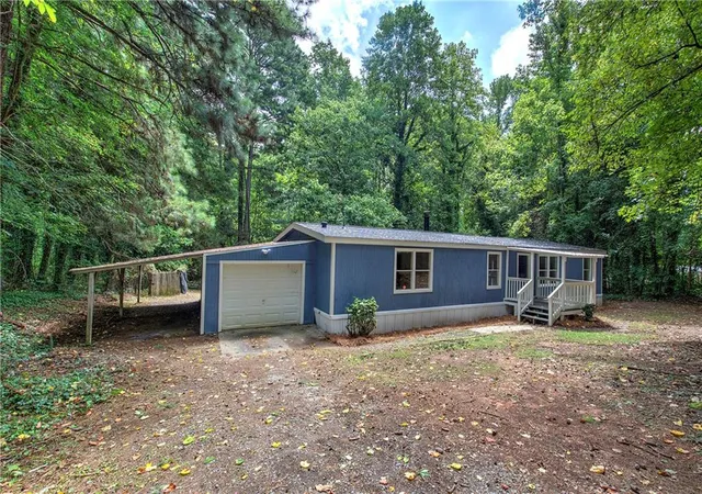Photo 2 of Single family home for sale at 5160 E Holiday Ct Se, Acworth, GA 30102 | MLS# 7821056 | Listing updated on 2026-09-14