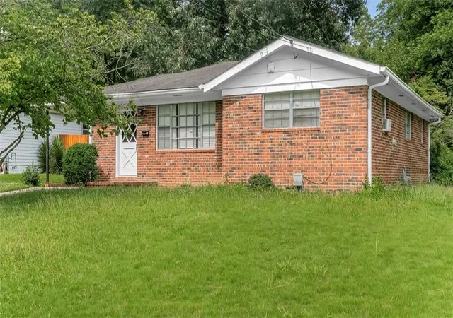 Photo 2 of Single family home for sale at 423 Branham Ave, Rome, GA 30161 | MLS# 7793531 | Listing updated on 2026-09-13