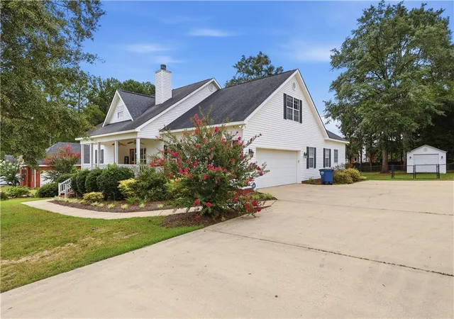 Photo 2 of Single family home for sale at 132 Hidden Crk Cir, Lizella, GA 31052 | MLS# 7820752 | Listing updated on 2026-09-05