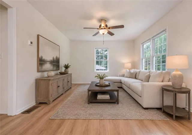 Photo 2 of Single family home for sale at 704 Skyview Dr, Marietta, GA 30060 | MLS# 7782487 | Listing updated on 2026-08-06