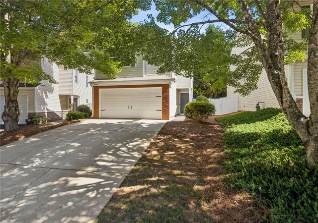 Photo 3 of Single family home for sale at 2470 Keenland Ct, Cumming, GA 30040 | MLS# 7783008 | Listing updated on 2026-10-03