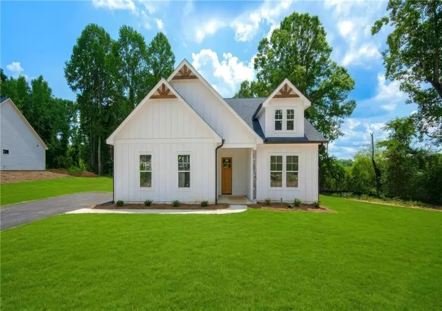 Photo 1 of Single family home for sale at 4835 Price Rd, Gainesville, GA 30506 | MLS# 7771119 | Listing updated on 2026-10-02