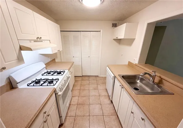 2nd image of 216 Summit North Dr Ne, Atlanta, GA 30324 | MLS# 7800309