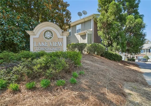 image of 2147 Del Lago Cir, Kennesaw, GA 30152