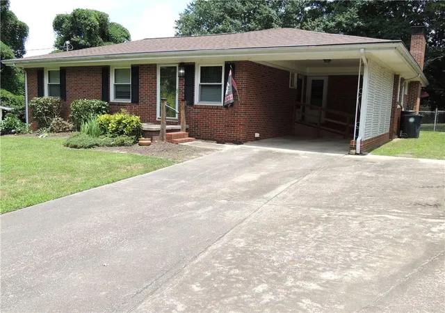 1st image of 1144 Piedmont Pl, Gainesville, GA 30501 | MLS# 7795262