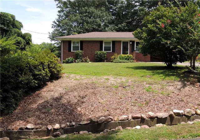 2nd image of 1144 Piedmont Pl, Gainesville, GA 30501 | MLS# 7795262
