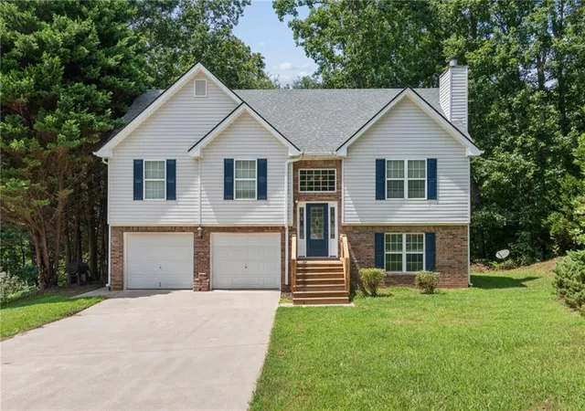 Photo 2 of Sale Pending at 4718 Middleboro Ln, Gainesville, GA 30506 | MLS# 7821277 | Listing updated on 2026-10-07