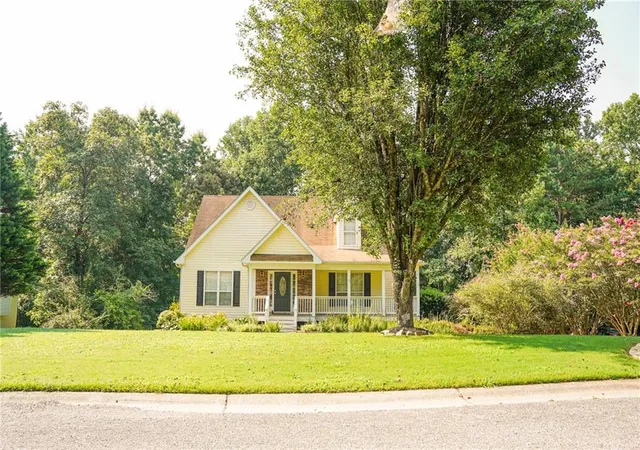 3rd image of 6960 N Glen Dr, Cumming, GA 30028 | MLS# 7813618