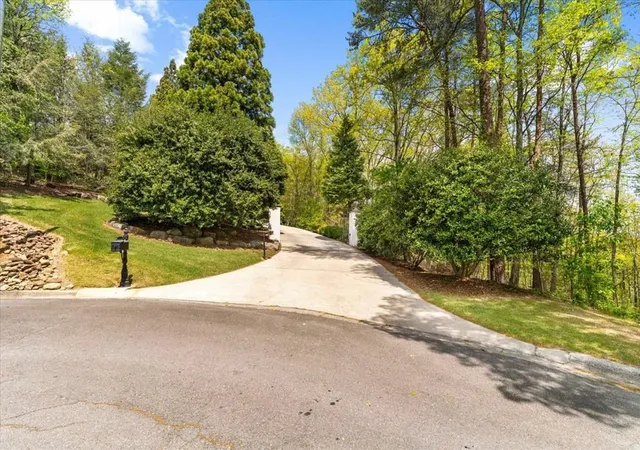 Photo 3 of Single family home for sale at 801 Battlefield Park Dr, Dalton, GA 30720 | MLS# 7803960 | Listing updated on 2026-07-20