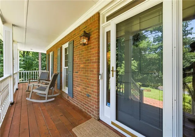 4th image of 196 Roe Hampton Ln, Stone Mountain, GA 30087 | MLS# 7806134