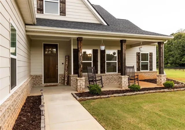 3rd image of 301 Savannah Dr, Mansfield, GA 30055 | MLS# 7824569