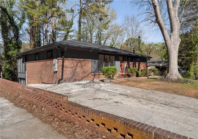2nd image of 266 Simon Ter Nw, Atlanta, GA 30318 | MLS# 7735457