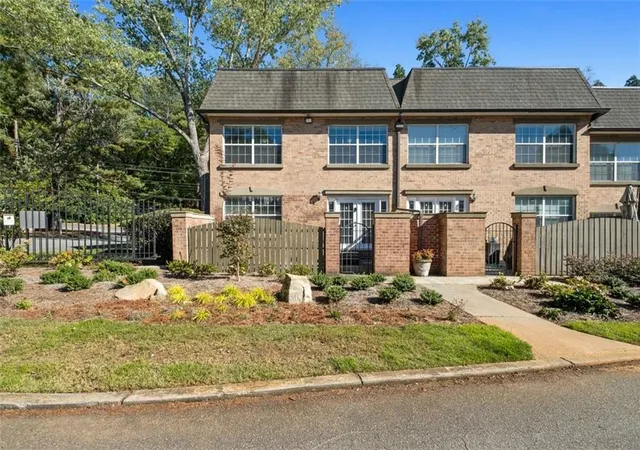 2nd image of 6980 Roswell Rd, Atlanta, GA 30328