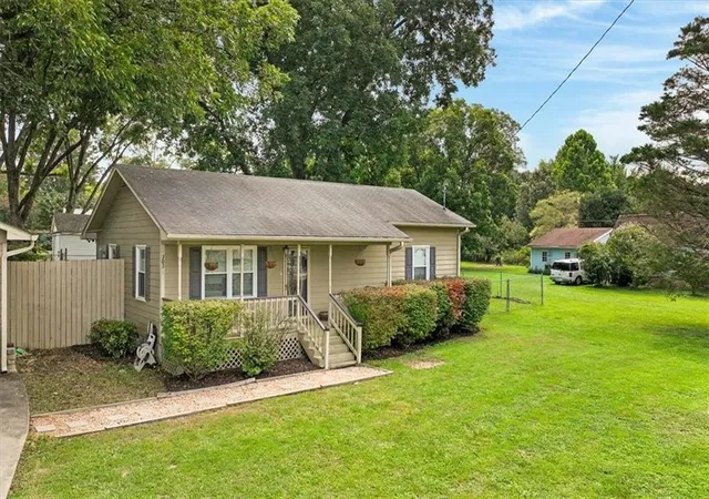 Photo 3 of Sale Pending at 303 S Main St, Adairsville, GA 30103 | MLS# 7828659 | Listing updated on 2026-09-23