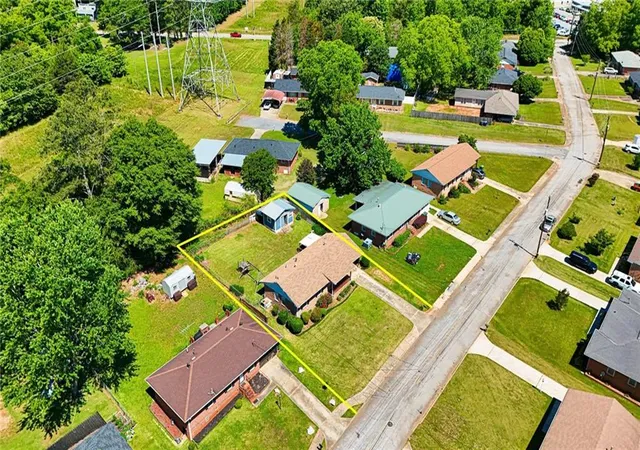 Homes for sale in Griffin, GA | 409 Dora St, Griffin, GA 30223 | MLS# 7762185