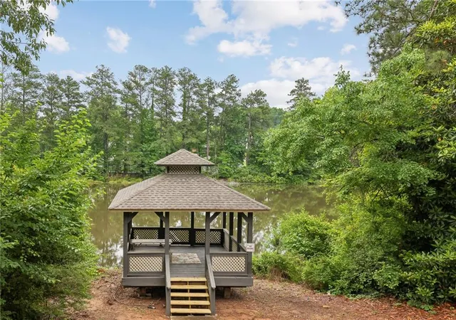 2nd image of 2214 Lake Pointe Cir, Roswell, GA 30075