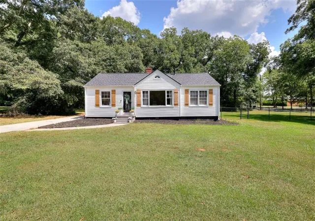 1st image of 186 S Forest Ave S, Social Circle, GA 30025 | MLS# 7823402