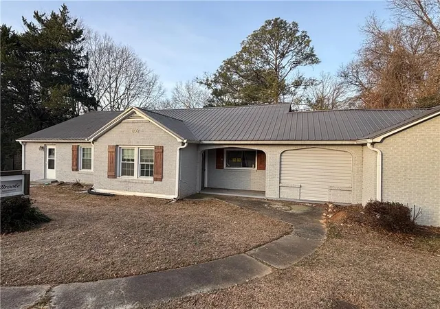 1st image of 802 W N Park St Hwy, Carrollton, GA 30117 | MLS# 7740962