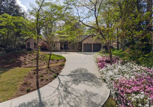 2nd image of 3220 W Andrews Dr Nw, Atlanta, GA 30305 | MLS# 7764696