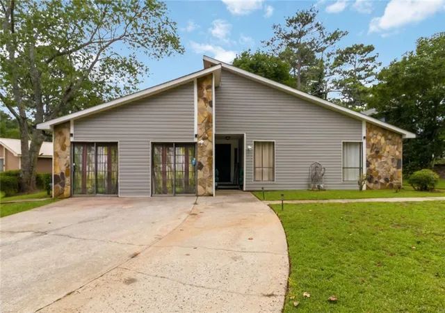 Photo 2 of Single family home for sale at 8847 Wellston Ct, Jonesboro, GA 30238 | MLS# 7806657 | Listing updated on 2026-08-30