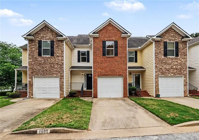 3rd image of 2959 Stonecrest Ln, Lithonia, GA 30038 | MLS# 7756020
