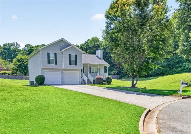 Photo 3 of Single family home for sale at 1234 Palmer Dr, Winder, GA 30680 | MLS# 7796852 | Listing updated on 2026-10-07
