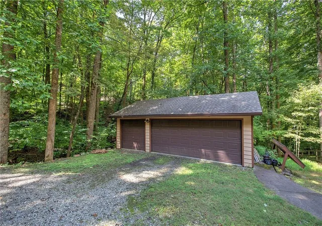 Photo 3 of Single family home for sale at 581 Crippled Oak Trl, Jasper, GA 30143 | MLS# 7817677 | Listing updated on 2026-09-18