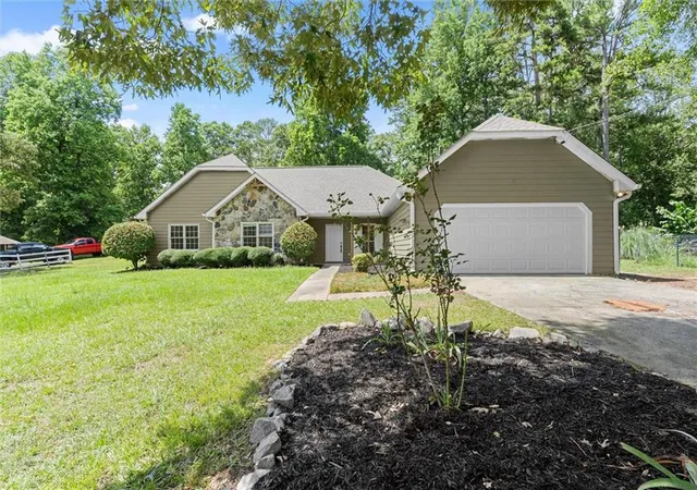Photo 3 of Sale Pending at 5015 Logans Run, Loganville, GA 30052 | MLS# 7805207 | Listing updated on 2026-09-21