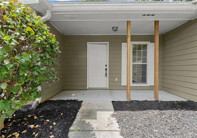 Photo 4 of Sale Pending at 5015 Logans Run, Loganville, GA 30052 | MLS# 7805207 | Listing updated on 2026-09-21